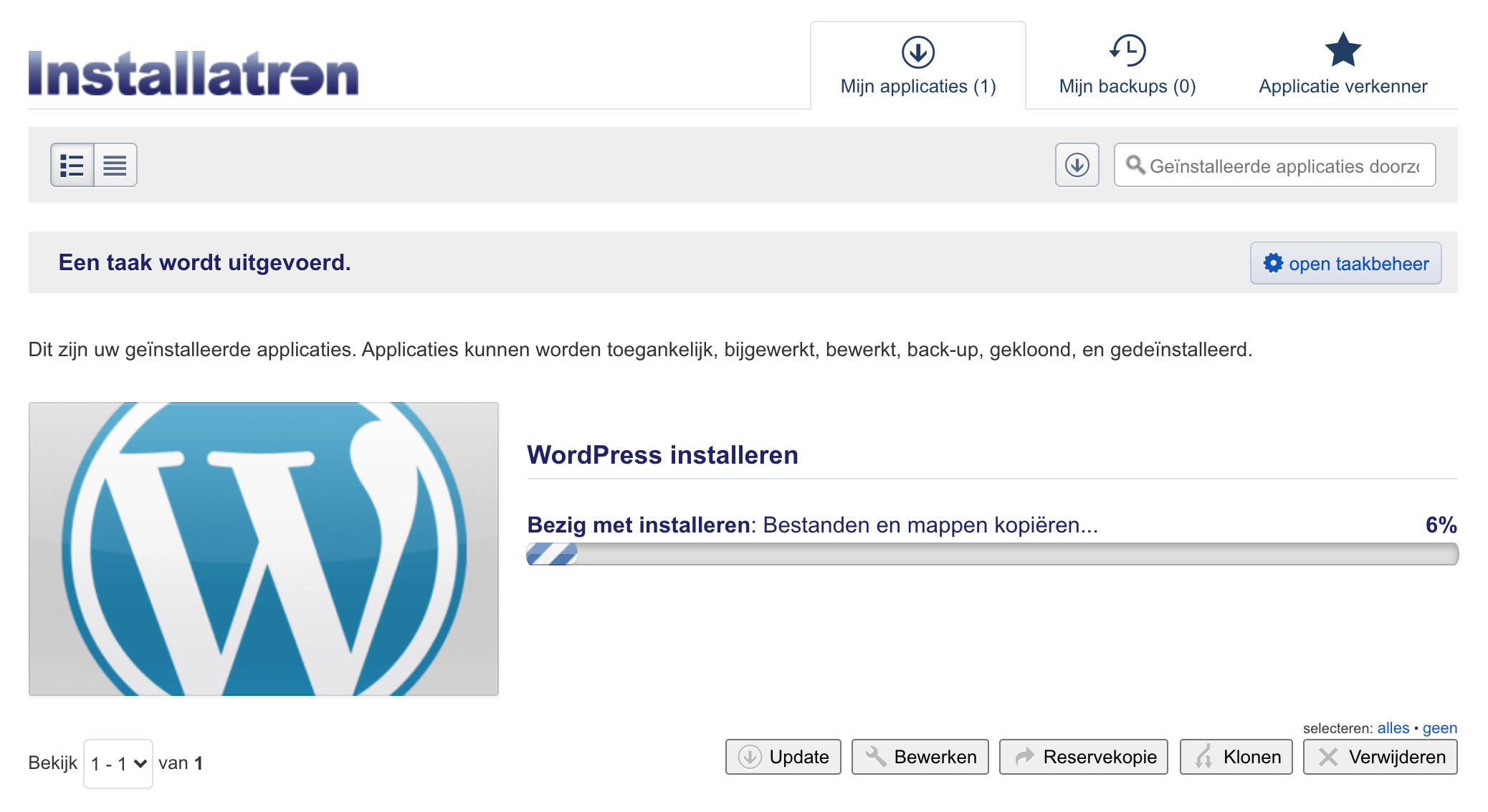 Venster met laadbalk tijdens het installeren van WordPress